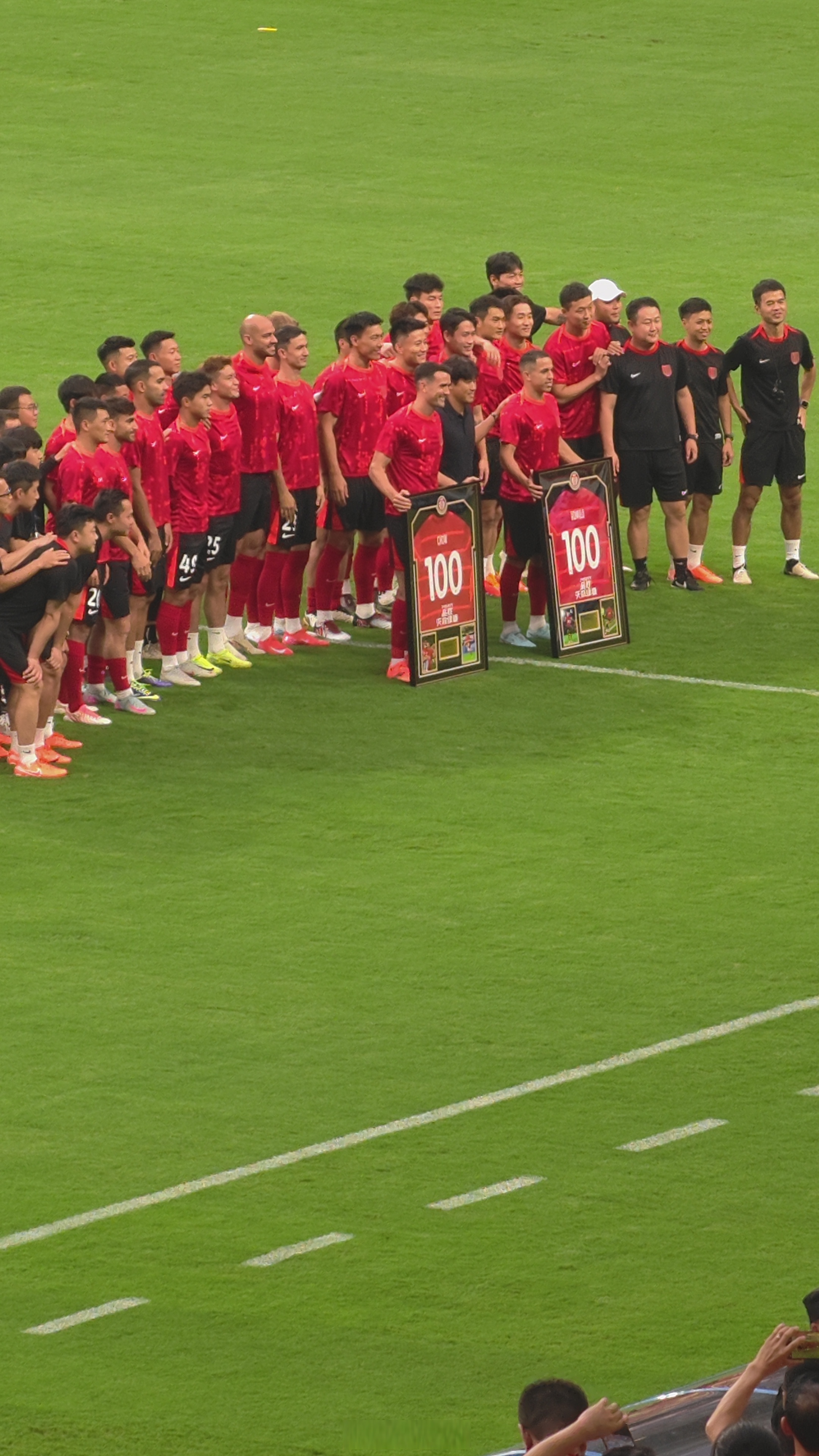 包含球队上下打成一片，共同为荣誉拼搏的词条