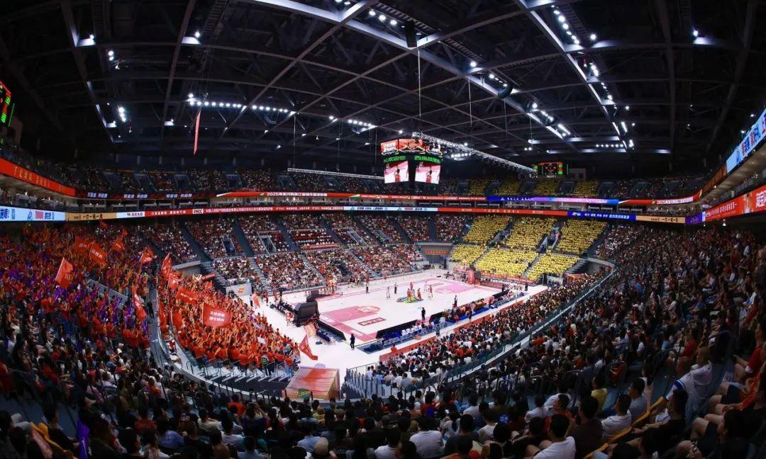 国际篮球盛事中，球队力求突破，赢得比赛