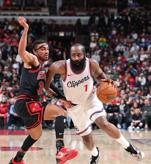 快船大胜凯尔特人，哈登表现神勇的简单介绍